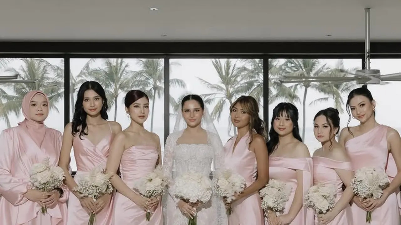 Mikha Tambayong saat Jadi Bridesmaid Yunita Siregar