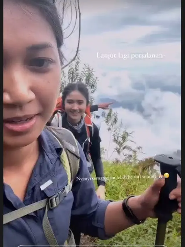 Febby Rastanty naik gunung Merbabu (Foto: Instagram @febbyrastanty)