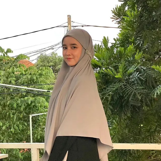 Disebut Adhisty Zara Versi Hijab, Ini 6 Potret Fani Remaja Viral di TikTok