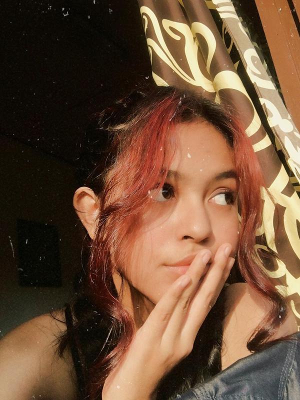 Potret Dinda Mahira dengan Warna Rambut Baru. (Sumber: Instagram.com/dindaaaaa.17)