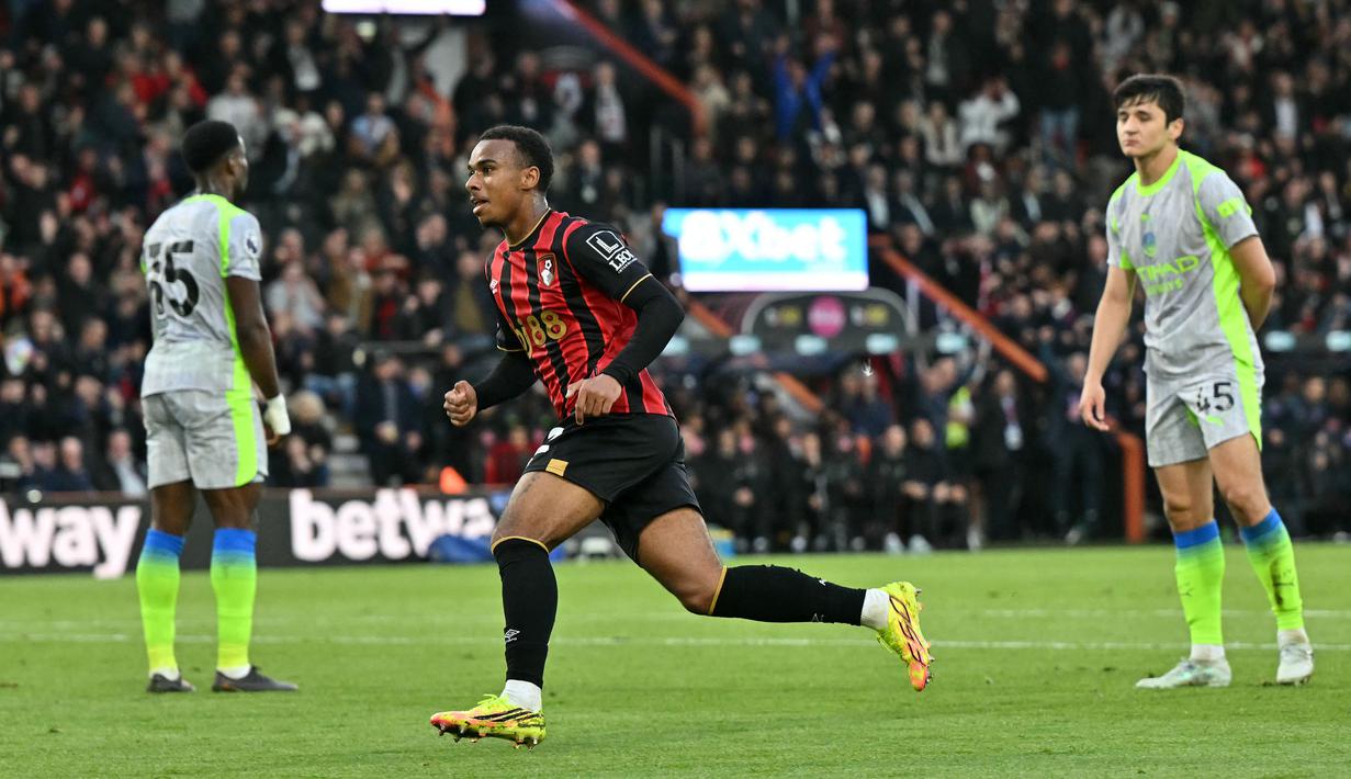 Gol Eli Junior Kroupi sempat dibalas oleh gol Erling Haaland. Namun, The Cityzens terlambat karena sudah memasuki menit injury time untuk membalikkan keadaan. (AFP/Glyn Kirk)