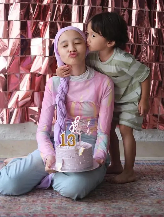Kana Sybilla, Putri Pertama Zaskia Adya Mecca baru saja merayakan ulang tahun ke-13 dengan perayaan sederhana bersama keluarganya.  [@zaskiadyamecca]