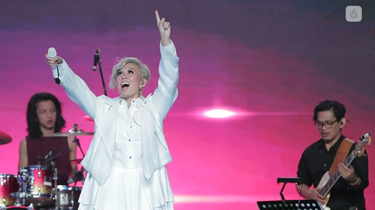 [Bintang] Agnez Mo Brand Ambassador DFSK Glory 580