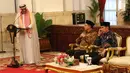 Pangeran Khalid bin Sultan Abdul Aziz Al Suud memberi sambutan di depan Presiden Jokowi dan peserta Musabaqah Hafalan Alquran dan Hadis (MHQH) tingkat Asean Pasifik ke-10 di Istana Negara, Kamis (22/3). (Liputan6.com/Angga Yuniar)