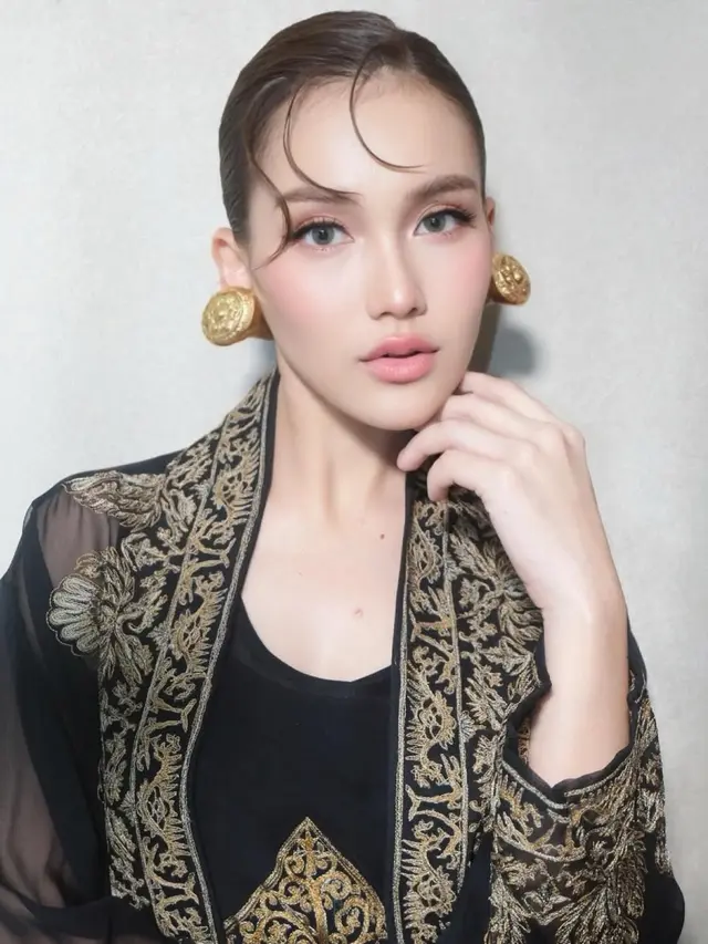 Model Anting ala Ayu Ting Ting (Instagram @ayutingting92)