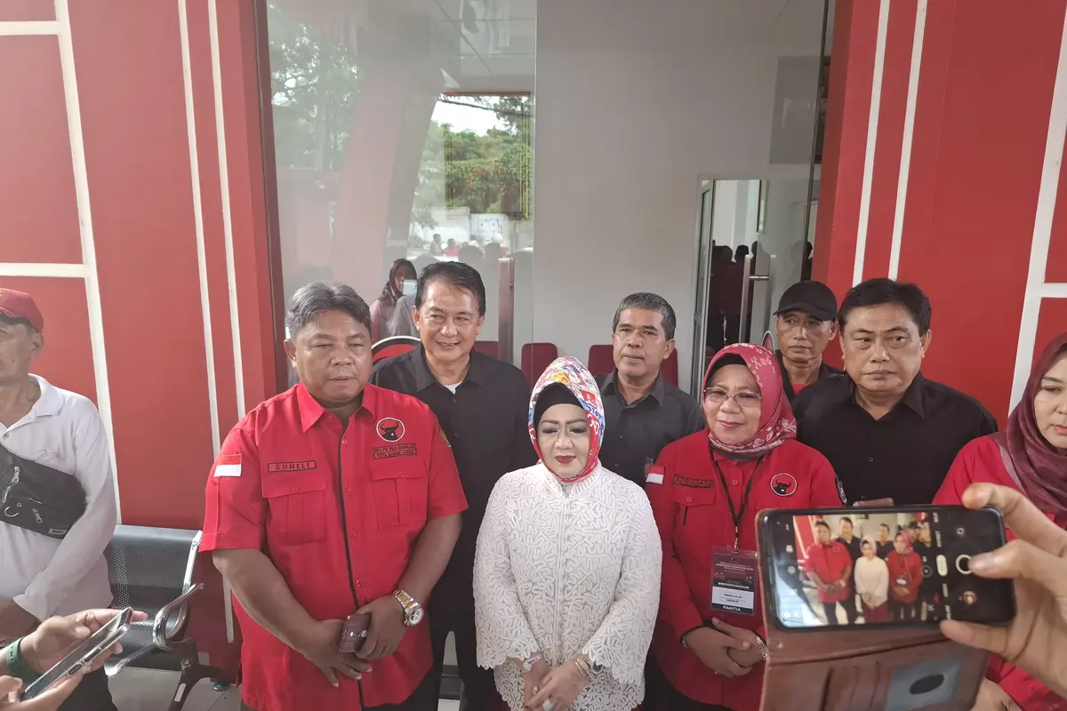 Eks Kadinkes Lampung, Reihan saat menjalani fit and propertest calon Walikota Bandar Lampung di PDI Perjuangan Lampung.  Foto : (Liputan6.com/Ardi).