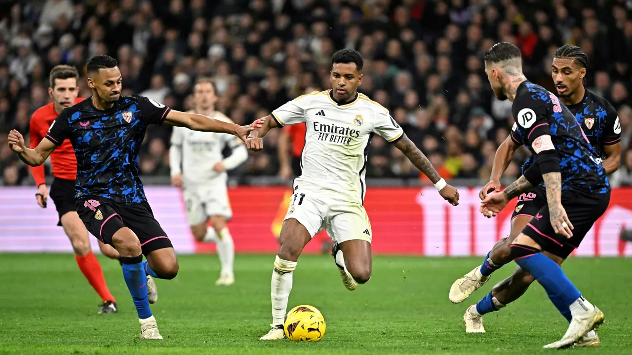 Pemain Sevilla Loïc Séri Badé