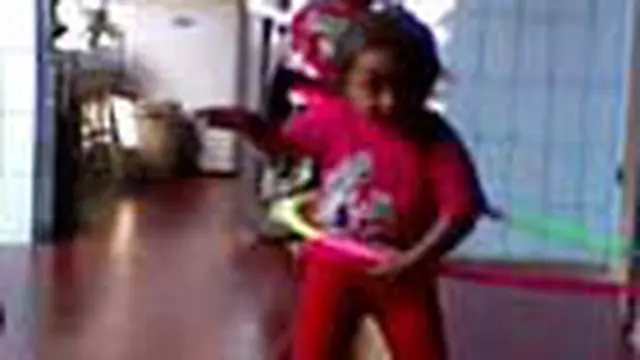 Malati Bermain Hulahoop