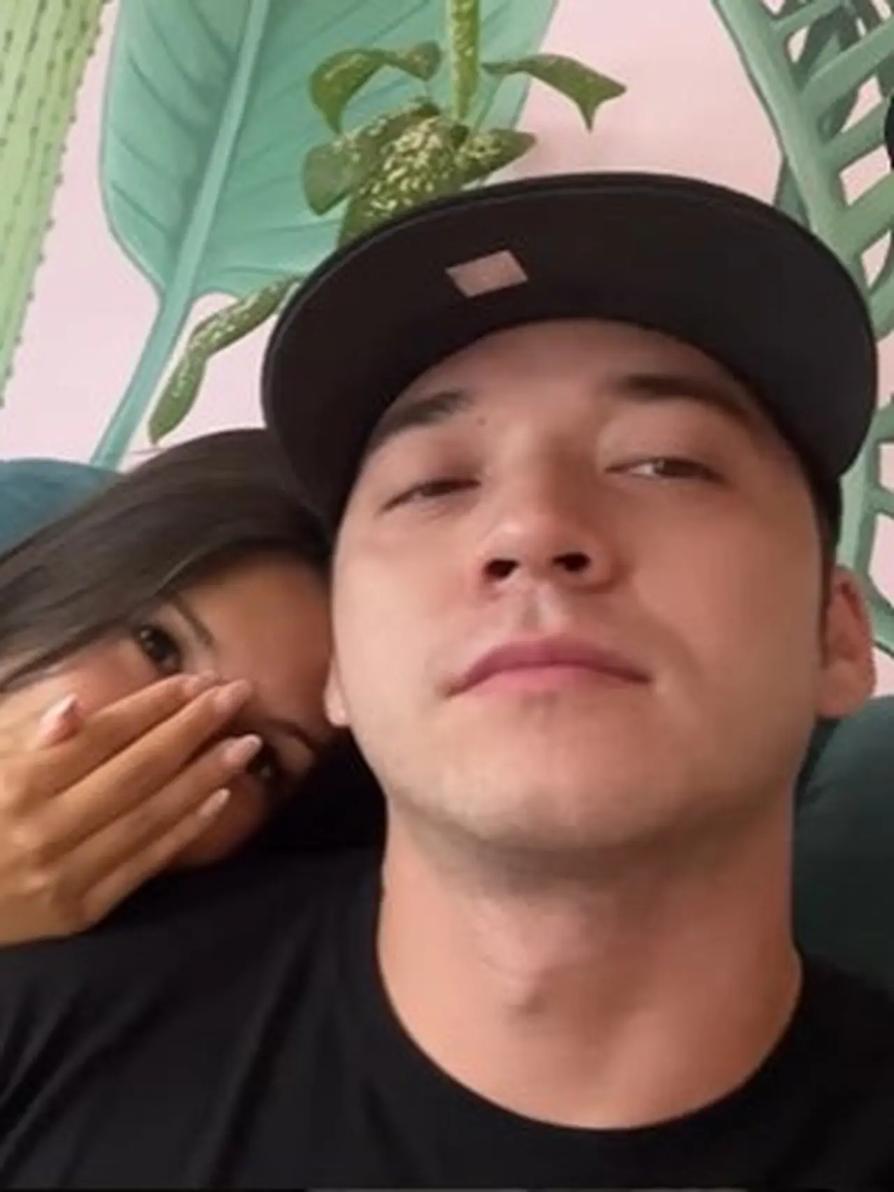 Potret Mesra Stefan William dengan Kekasih Baru, Pamer Cincin