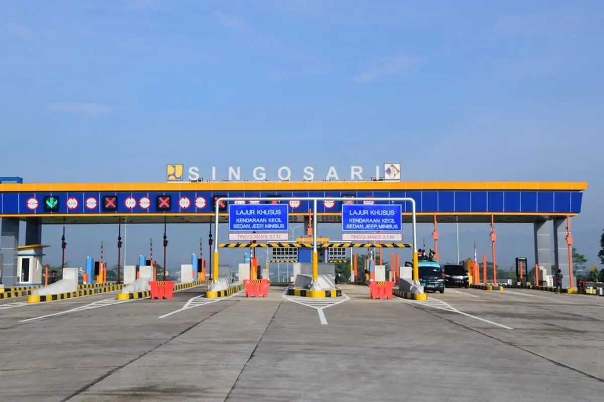 Jalan Tol Pandaan-Malang Seksi I-III sepanjang 30,6 km.