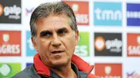 Portuguese coach Carlos Queiroz speaks during a press conference in Zenica on November 17, 2009, on the eve of their WC2010 play-off football match against Bosnia and Hercegovina. AFP PHOTO / DIMITAR DILKOFF