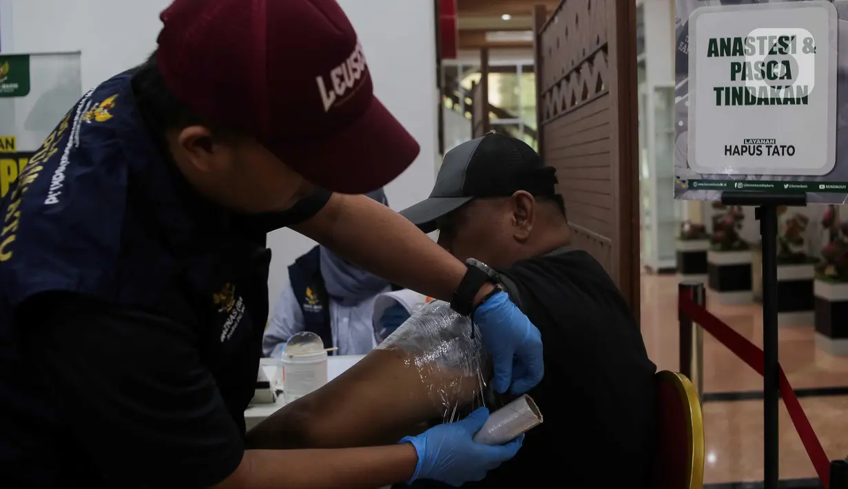 Layanan ini diharapkan menjadi sarana edukasi kesehatan tentang tato dan cara menghapusnya. (LIputan6.com/Herman Zakharia)