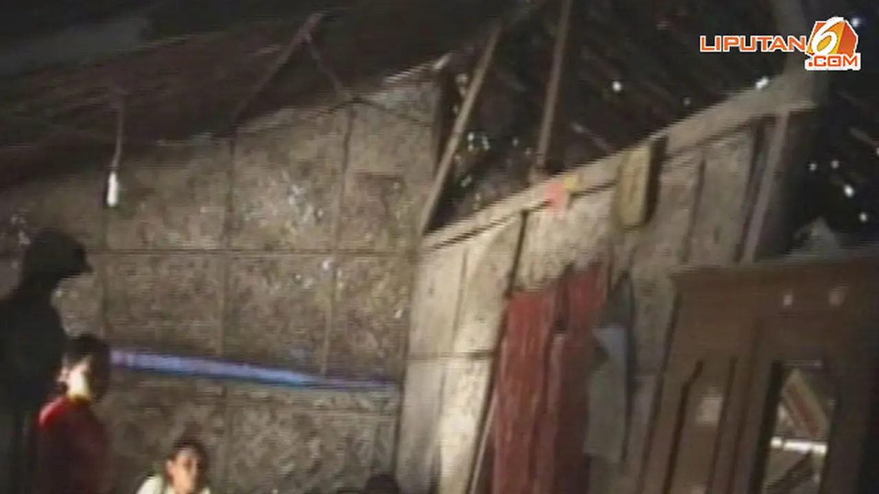 rumah-roboh130930a.jpg