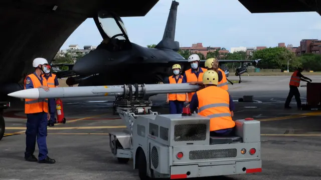 Lawan Tekanan China, Taiwan Gelar Latihan Militer