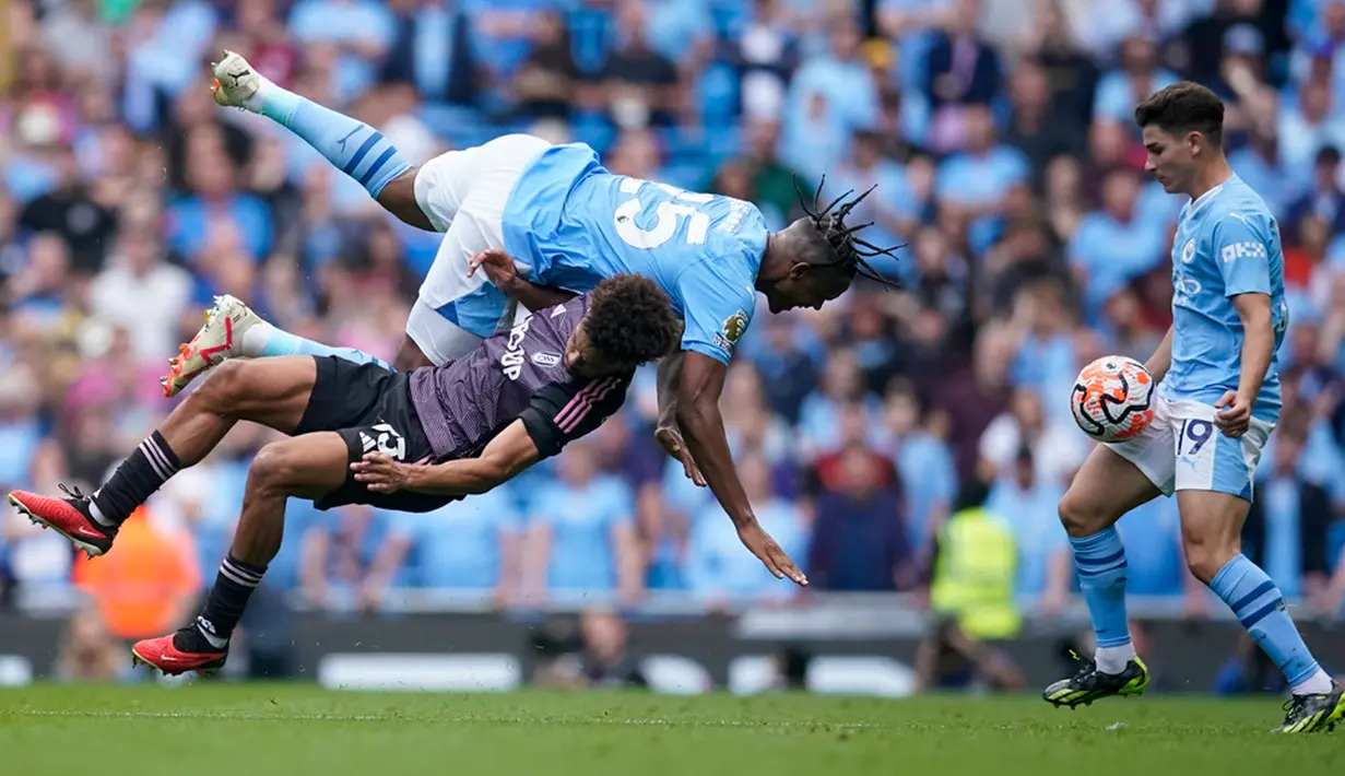 Manchester City tampil perkasa ketika menjamu Fulham di Etihad Stadium pada lanjutan Liga Inggris. The Citizens menang telak 5-1 berkat hat-trick mesin gol Erling Haaland. (AP Photo/Dave Thompson)