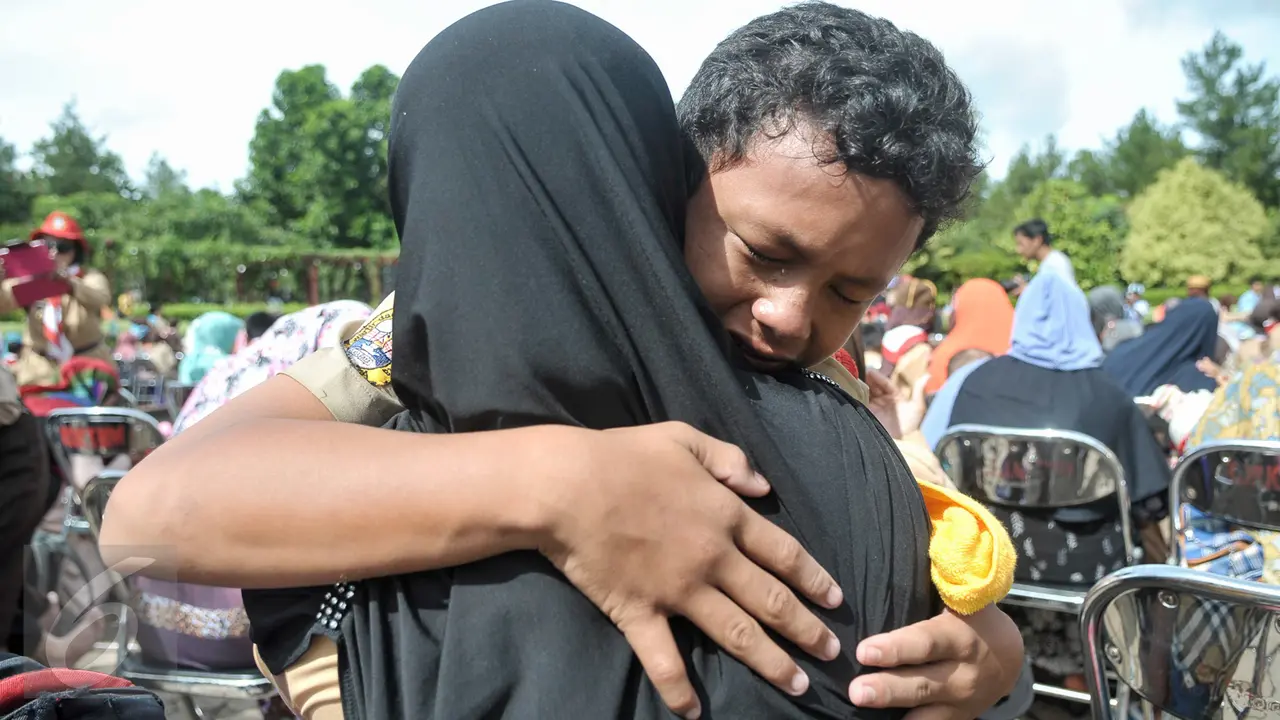 20161221-Ratusan Pramuka Basuh Kaki Ibu Secara Massal-Jakarta