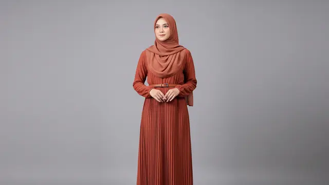 Gamis Plisket Polos dengan Detail Belt atau Tali Pinggang
