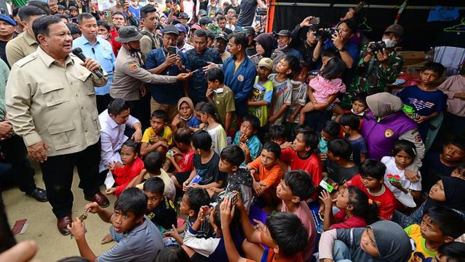 Prabowo ke Pengungsi Banjir: Hunian Tetap Sudah Kita Siapkan, Tapi Butuh Waktu