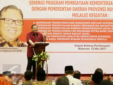 Menteri Koperasi dan UKM Puspayoga memberikan sambutan pada acara sinergi program pembiayaan Kementerian Koperasi dan UMK dengan pemerintah daerah Provinsi Nusa Tenggara Barat, Lombok, Jumat (12/5). (Liputan6.com/Angga Yuniar)