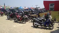 Sepeda motor masih banyak ditemukan di dalam Jakabaring Sport City (Liputan6.com/Nefri Inge)