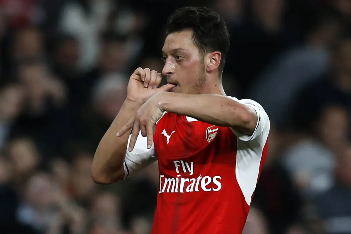 Kabar Transfer: MU Pertahankan Martial, Ozil Ingin ke Barcelona
