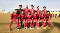 Timnas Indonesia U-16 berpose sebelum menghadapi Timnas Vietnam U-16 di Stadion San Van Dong Hoa Xuan, Da Nang, Vietnam, Jumat (16/6/2017). (Bola.com/Dok. PSSI)