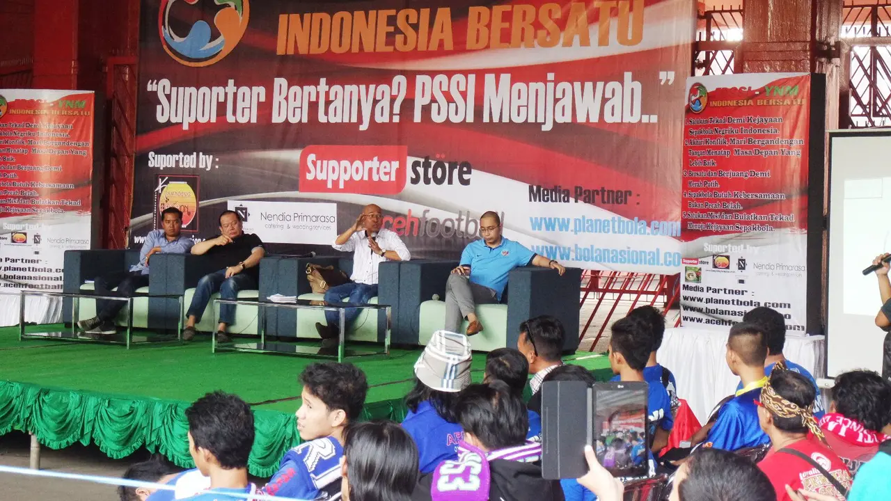 Diskusi suporter Indonesia