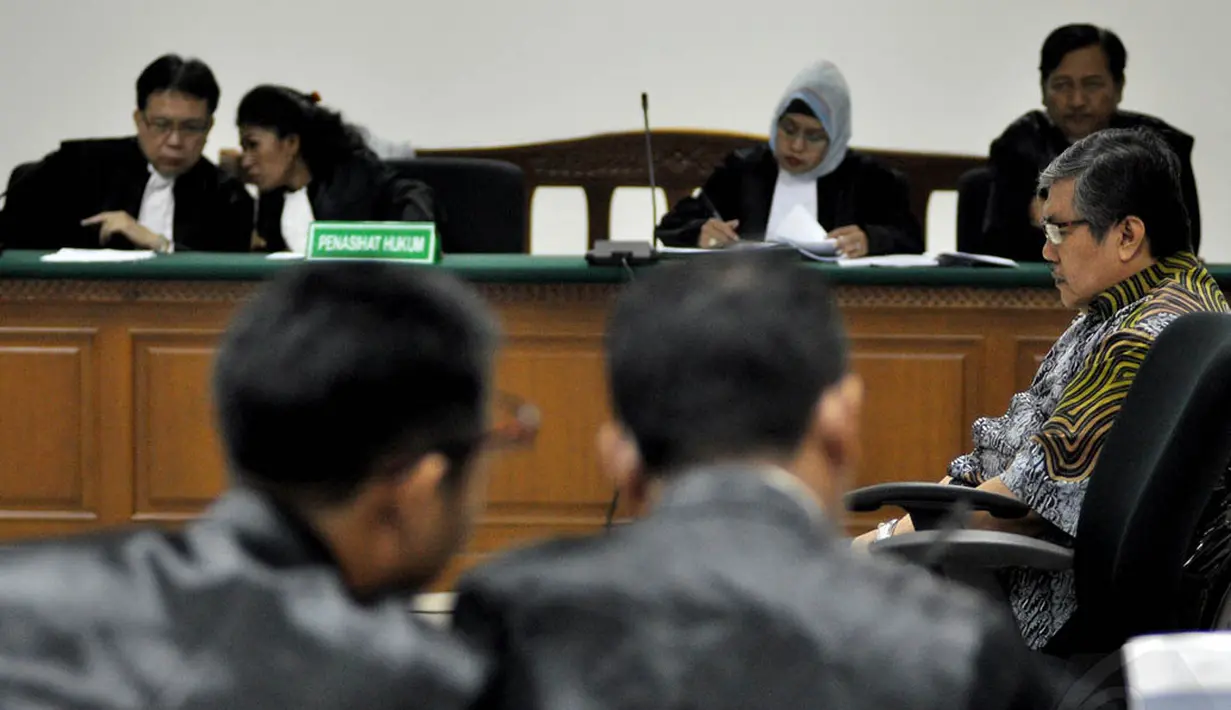 Mantan Kepala Bapeppti Syahrul Raja Sampurna Jaya saat mendengarkan tuntuna JPU di Pengadilan Tipikor, Jakarta, (22/10/14). (Liputan6.com/Miftahul Hayat)
