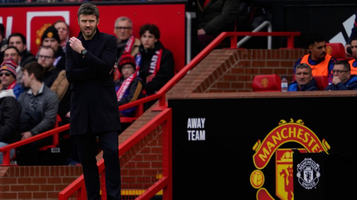 Michael Carrick Tetap Realistis di Tengah Tren Positif MU, Kekalahan Pasti Datang