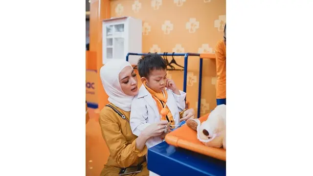 7 Potret Terbaru Donita, Sempat Tak Mau Bercermin Saat Kenakan Hijab