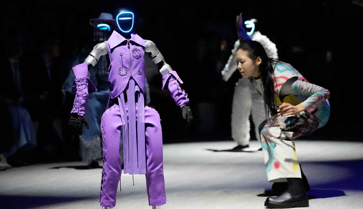  Physical AI Fashion Show dari Galaxy Corporation di Seoul, Korea Selatan, Kamis 28 Mei 2026. (AP Photo/Ahn Young-joon)