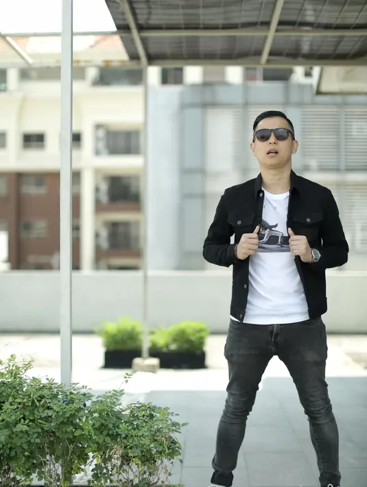 Sebagai produser, Ernest mengungkapkan proses pemilihan Younglex terlibat dalam film yang disutradarai oleh Alwin Adink Luwitang tersebut. Menurutnya, nama besar Younglex sebagai seorang youtubers merupakan satu alasannya. (Adrian Putra/Bintang.com)