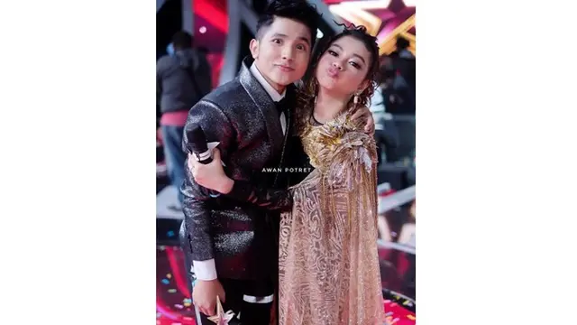 Sama-sama jebolan ajang pencarian bakat dangdut, Jirayut dan Rara sepertinya punya ikatan tersendiri.