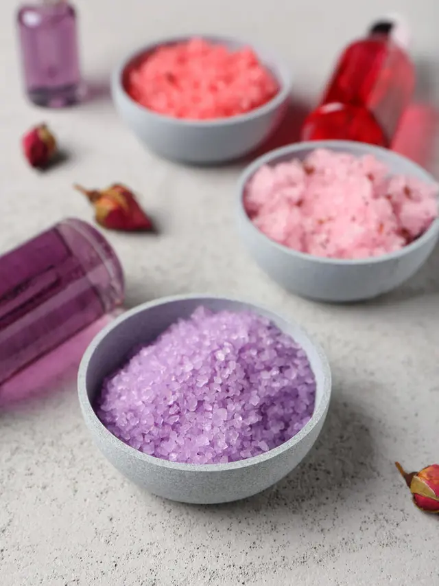Salt Scrub vs Sugar Scrub: Mana yang Lebih Baik untuk Eksfoliasi Kulit Wajah?