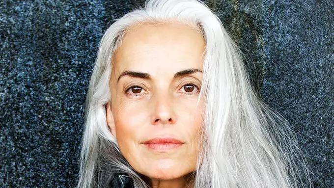 Gokil! Nenek Berusia 59 Tahun Ini Masih Eksis Jadi Model