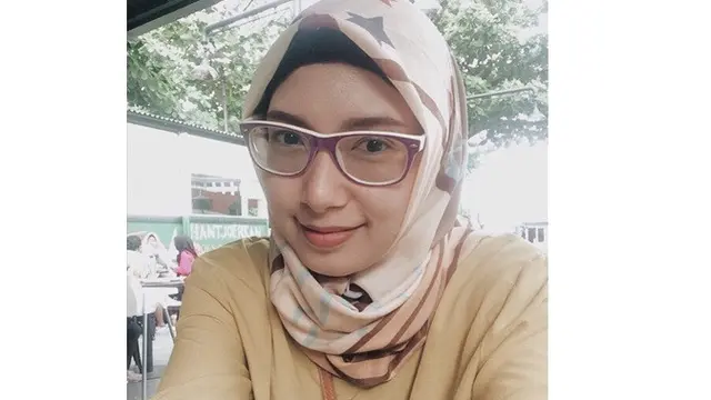 Jarang Tersorot, Ini 7 Potret Terbaru Natly Eks 7 Icons yang Kini Berhijab
