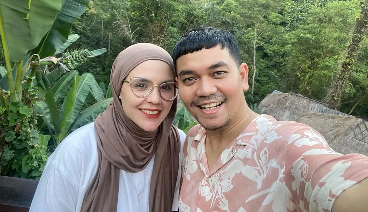 Indra Bekti dan Aldila Jelita kerap mengunggah momen mesra di akun Instagram masing-masing. Pasangan yang menikah pada 28 Desember 2005 ini bahkan hampir tak pernah mendapat pemberitaan miring. (Liputan6.com/IG/@indrabekti)