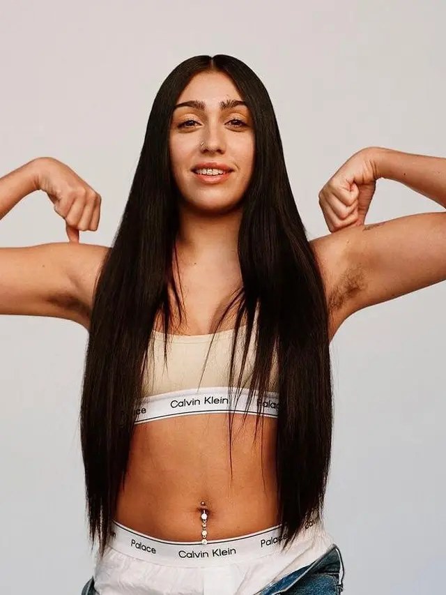 Gaya Putri Sulung Madonna Pamer Bulu Ketiak saat Jadi Model Brand Ternama