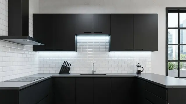 Kombinasi Warna Kitchen Set dan Backsplash yang Elegan