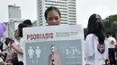 Mahasiswa dari Fakultas Kedokteran Universitas Indonesia (FKUI) menggelar kampanye tentang penyakit Psoriasis saat car free day di Jakarta, Minggu (4/11). Kampanye dilakukan dalam rangka memperingati World Psoriasis Day 2018 (Merdeka.com/Iqbal S. Nugroho)