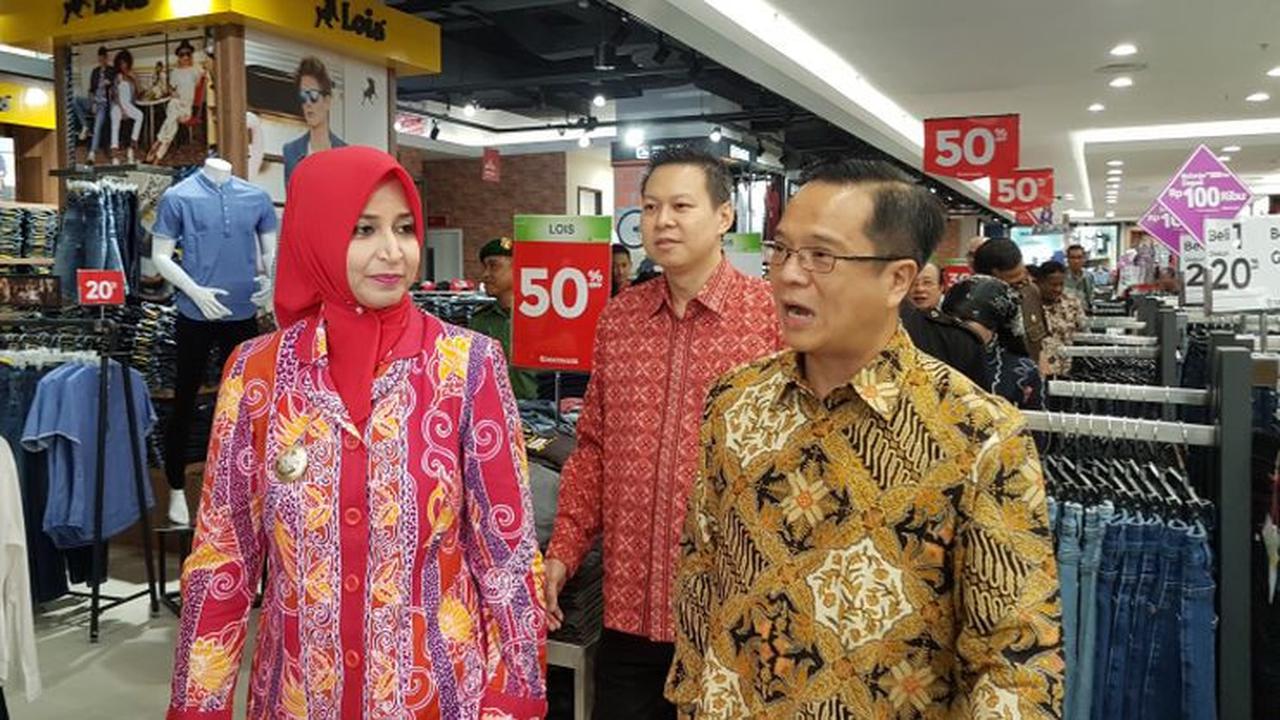 Bupati Jember Faida MMR bersama Merchandising, Marketing & Store Operation Manager Matahari Putra Prima Christian Kurnia dan Executive Director  Lippo Malls Indonesia Marshall Martinus. (Foto: Lippo)