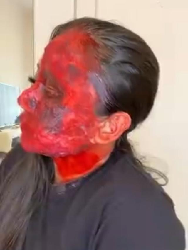 Mutia Ayu pamer riasan wajah seram (https://www.instagram.com/p/CBQGGppHn5t/)