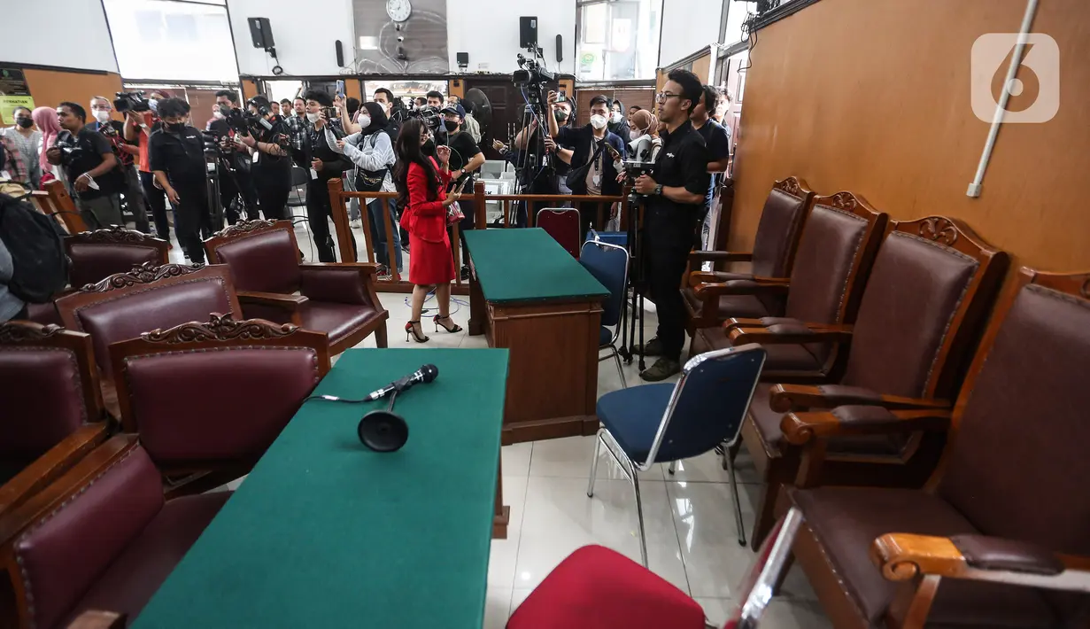 Suasana usai sidang pembacaan vonis Terdakwa Richard Eliezer Pudihang Lumiu dalam kasus pembunuhan Brigadir Yosua Hutabarat di Pengadilan Negeri Jakarta Selatan, Rabu (15/2/2023). Richard Eliezer Pudihang Lumiu di di vonis 1 Tahun 6 bulan Penjara. (Liputan6.com/Johan Tallo)