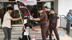 Warga Blora Jalan Mundur Kritik Pembangunan Sekolah Rakyat
