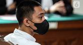 Terdakwa kasus penganiayaan terhadap Cristalino David Ozora, Mario Dandy Satriyo menjalani sidang perdana di Pengadilan Negeri Jakarta Selatan, Selasa (6/6/2023). Sidang perdana ini dengan agenda pembacaan dakwaan dalam perkara penganiayaan terhadap David Ozora. (Liputan6.com/Johan Tallo)