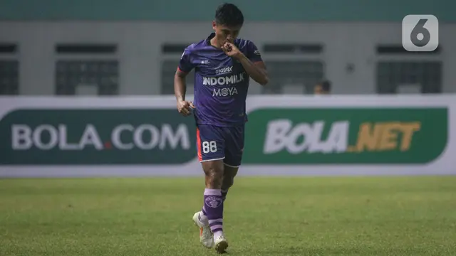 Persib Bandung Bungkam Persita Tangerang 2-1