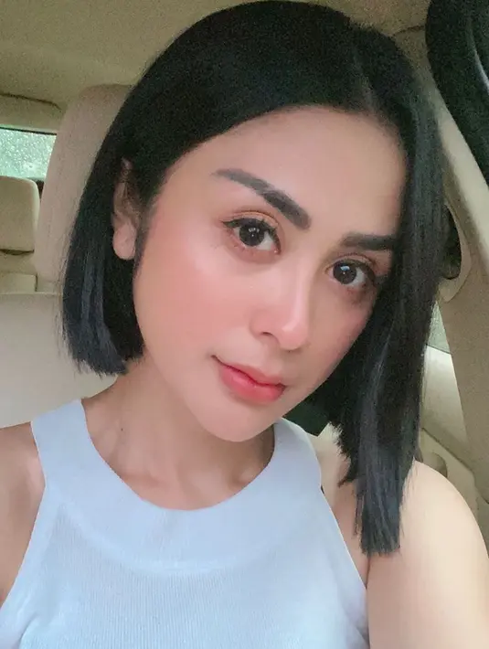 Penampilan terbaru Selvi Kitty dengan rambut pendek. (Sumber: Instagram/@selvikitty)