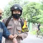 Bhabinkamtibmas atau Pak Bhabin mengantar jemput warga Pemalang, Jateng untuk percepatan vaksinasi Covid-19. (Foto: Liputan6.com/Humas Polres Pemalang)