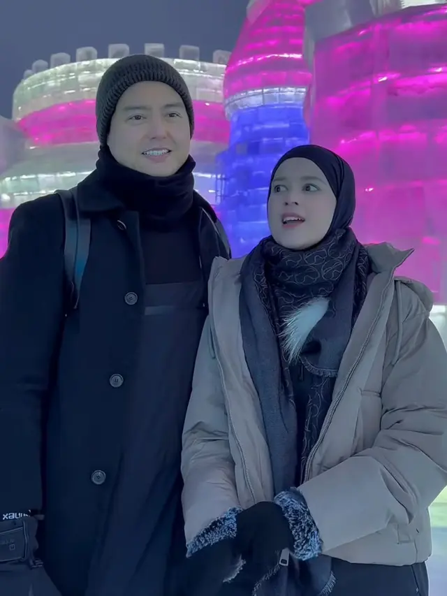 Cut Meyriska liburan ke Harbin bersama keluarga dengan baju musim dingin. [@cutratumeyriska]