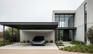 7 Model Carport Industrial Warna Charcoal yang Sedang Digemari, Bikin Fasad Rumah Makin Modern